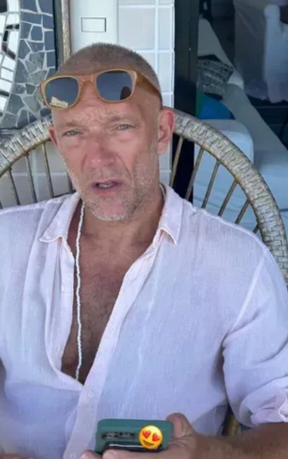 Монику Беллуччи называют одной из самых красивых актрис в мире. Она завораживает своей женственностью и красотой. Одного появления Моники в кадре хватало, чтобы придать фильму особую эстетику.-8