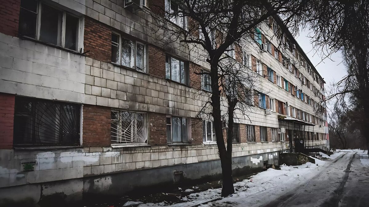     Буйные женщины напали на тюменку посреди ночи. По словам пострадавшей, это были ее соседки по общежитию, с которыми она конфликтует на протяжении двух лет.