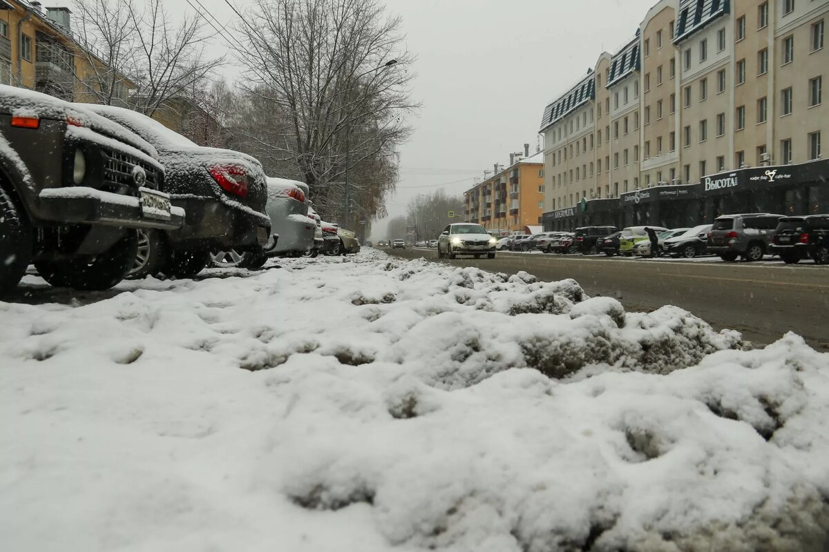 Каша и накат колеи: как дворы Барнаула начали зарастать снегом.  Фоторепортаж | ТОЛК | Дзен