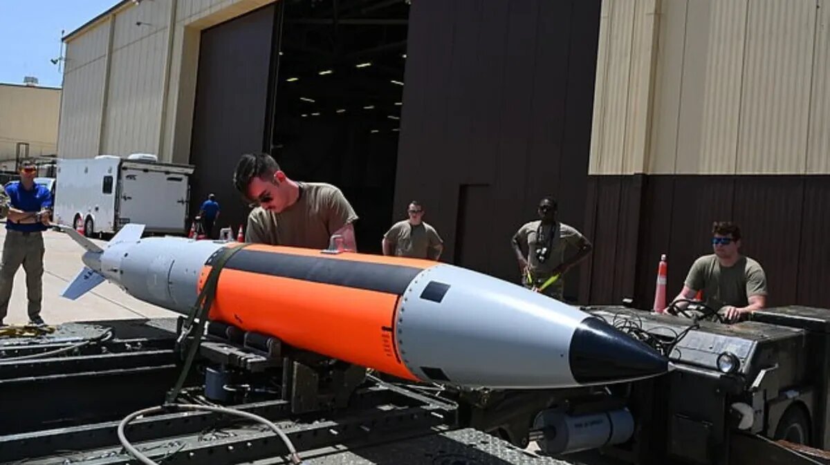 Администрация Обамы одобрила разработку B61-12, первая единица была произведена в ноябре 2021 года. Фото: USAF