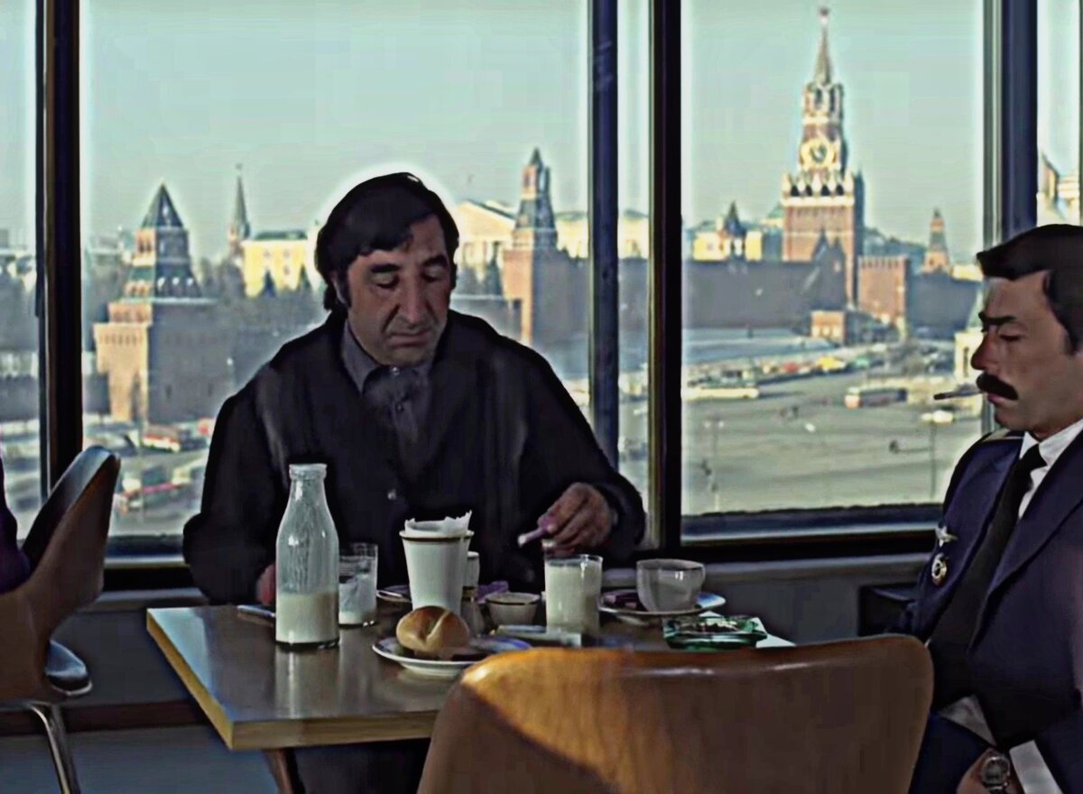 "Вы почему кефир не кушаете? Не любите?" 