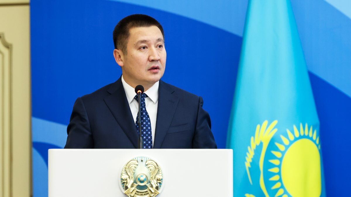    Фото: primeminister.kz. Август Макаров