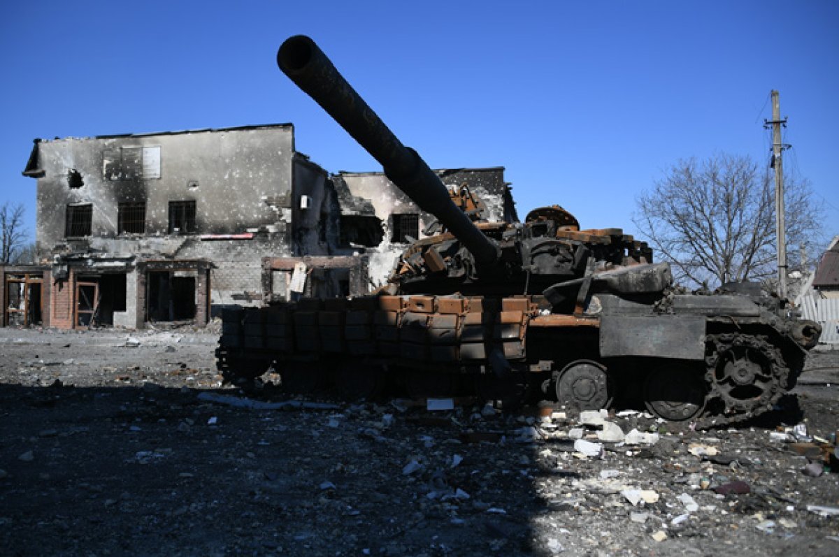    Поля под Работино усеяны сгоревшими танками ВСУ.