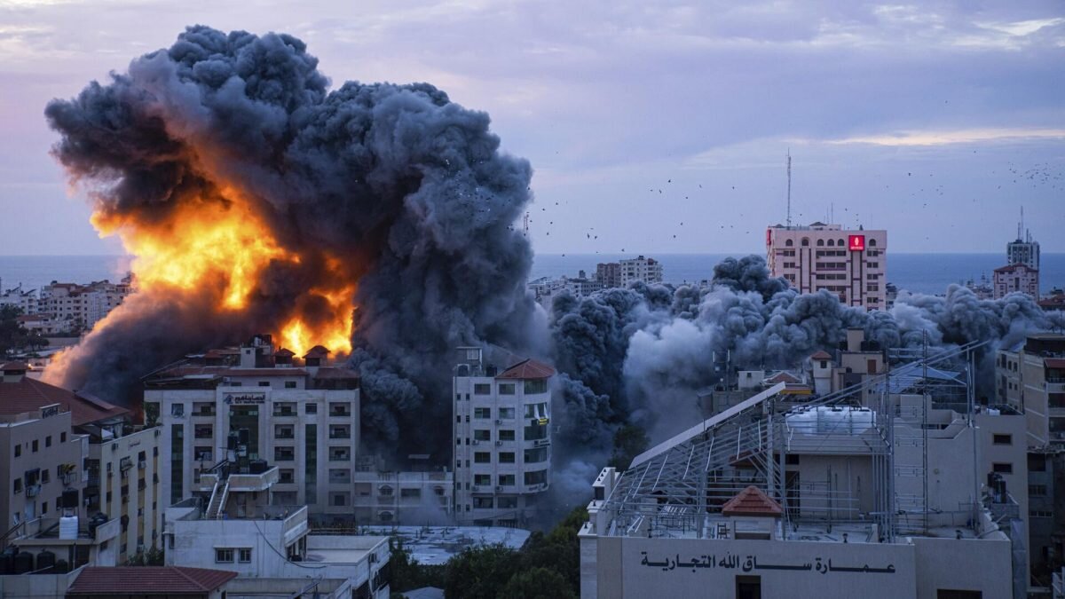    Фото: AP Photo / Fatima Shbair Август Макаров