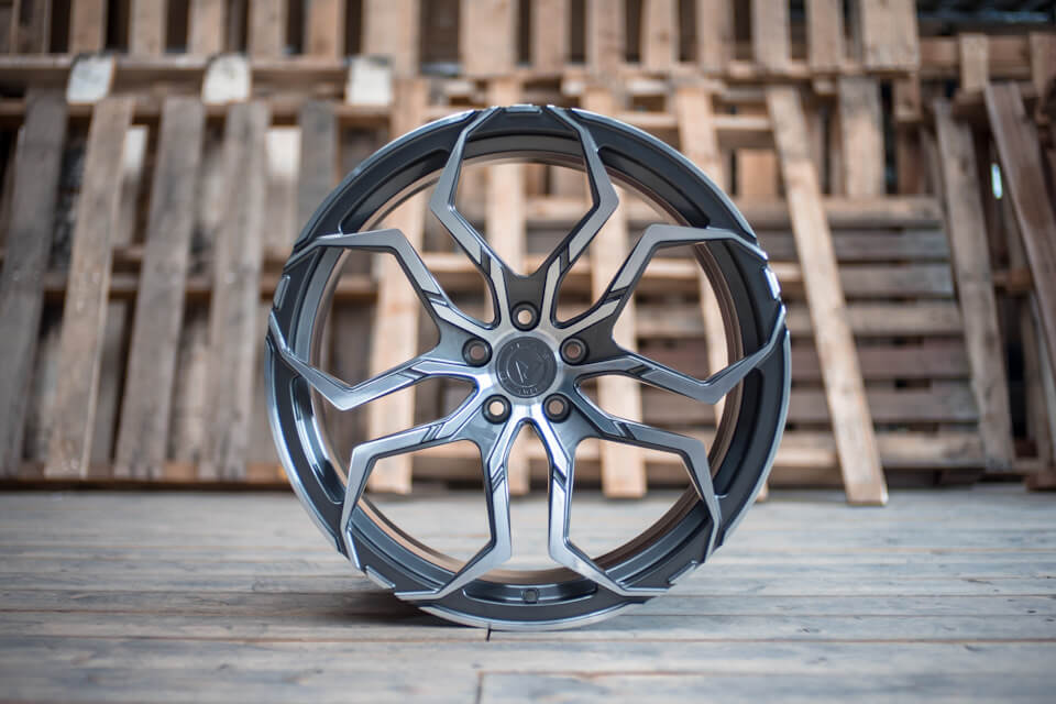 Khomen wheels диски. Ковка Audi r21 Exclusive. Колесный диск кованый r22 Kahn. Диски r21 5x108 ковка. Кованые колеса.