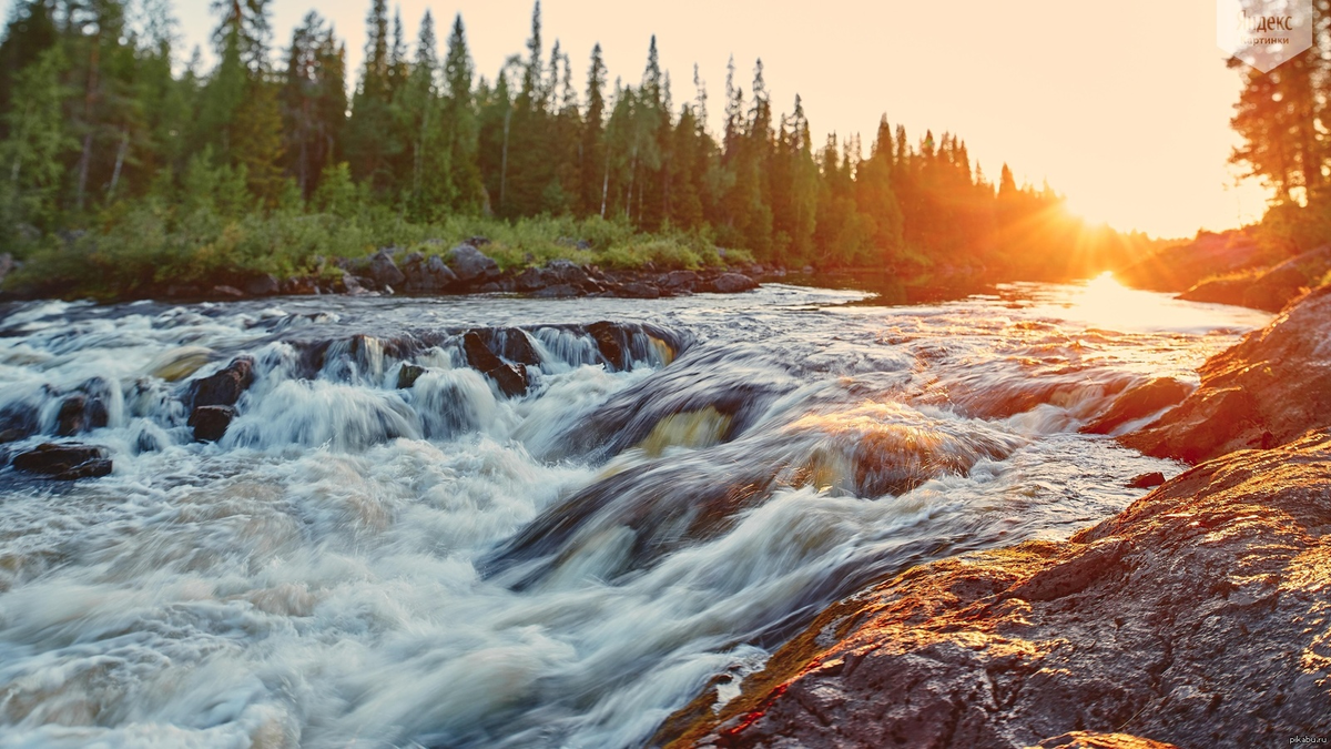 Стремительный бурный поток воды. Водопад Кивач. Водопад Кивач в Карелии. Карелия ручей. Гирвас Карелия достопримечательности.