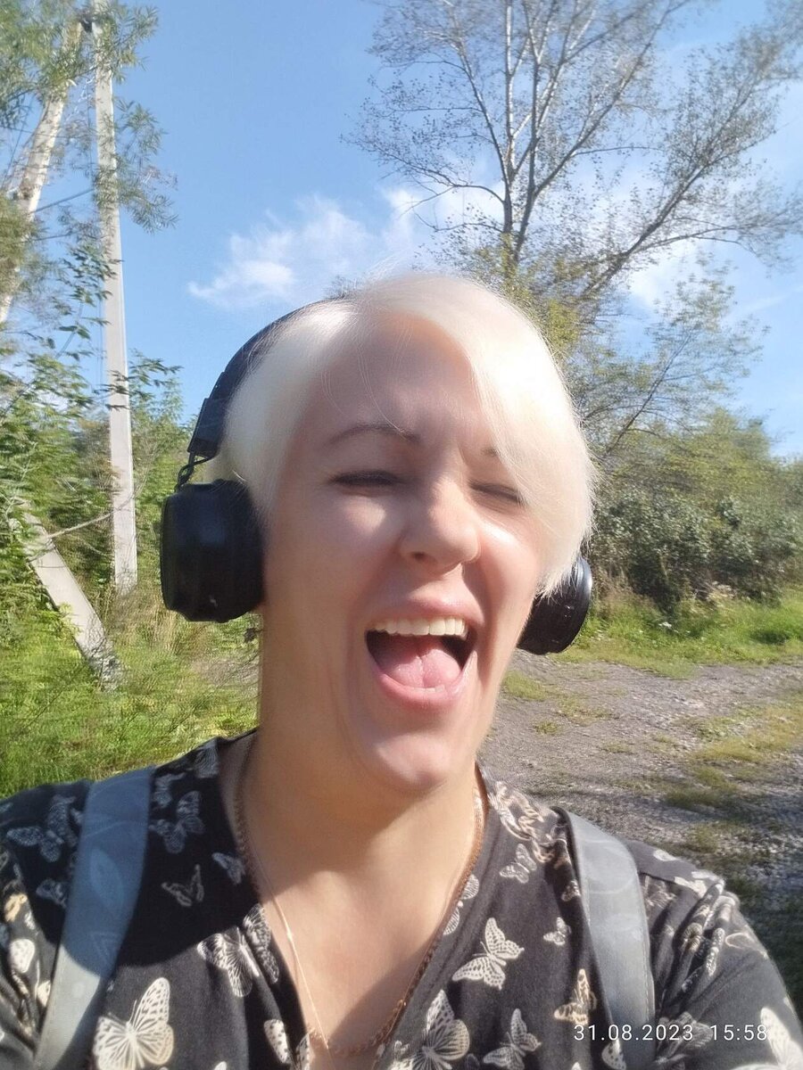 Песни пою иногда, точнее часто😉