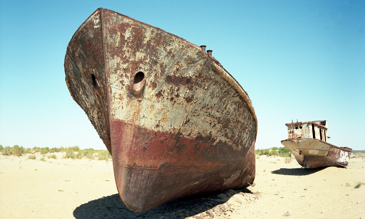 Аральское море сегодня 2023 год. Аральское море 2006. Трагедия на Аральском море. Аральское море люди. Факты об Аральском море.