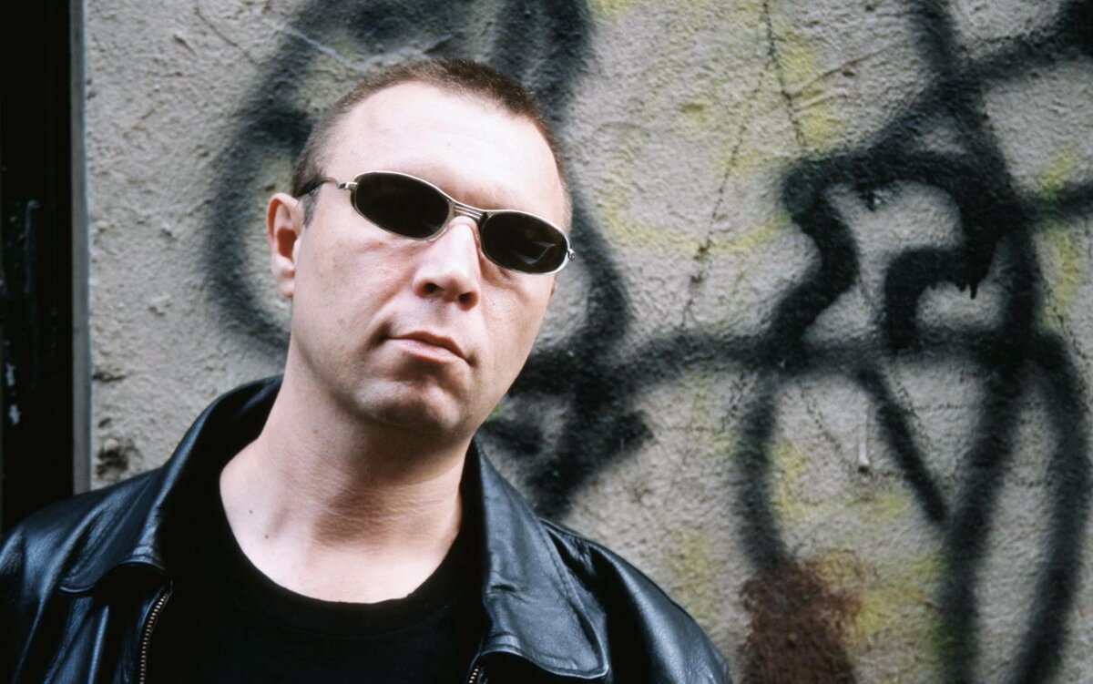 Виктор Пелевин смотрин на вас как на г... после новости об экранизации трех его романов. Фото: kinopoisk.ru