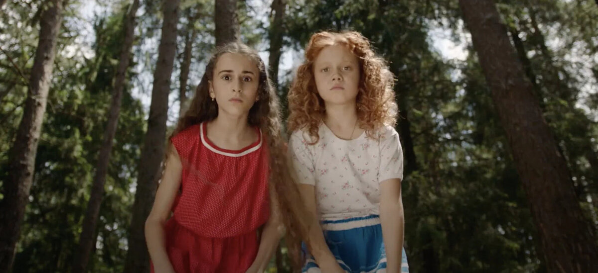 кадр из сериала "Манюня".