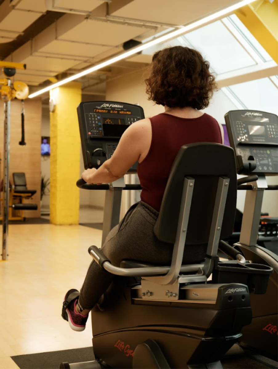 Арина в тренажерном зале клуба Powerhouse Gym