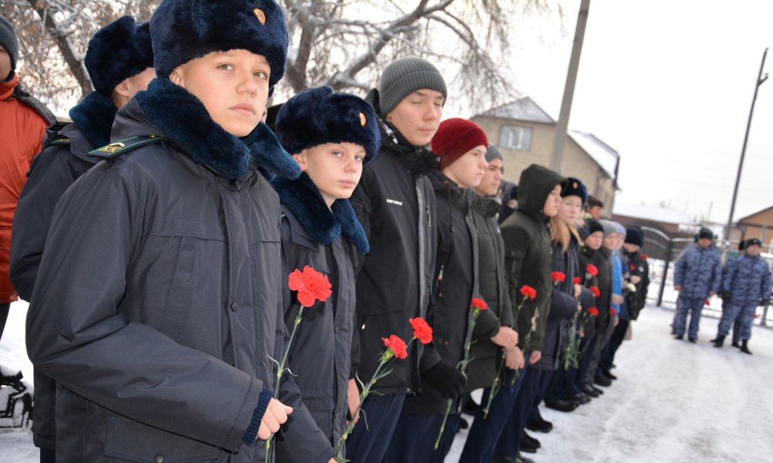Отс новосибирская область. Памятники блокады Гатчина. Освобождение Гатчины. Акция посвященная блокаде Ленинграда уличная. Лыжный поход по местам боев