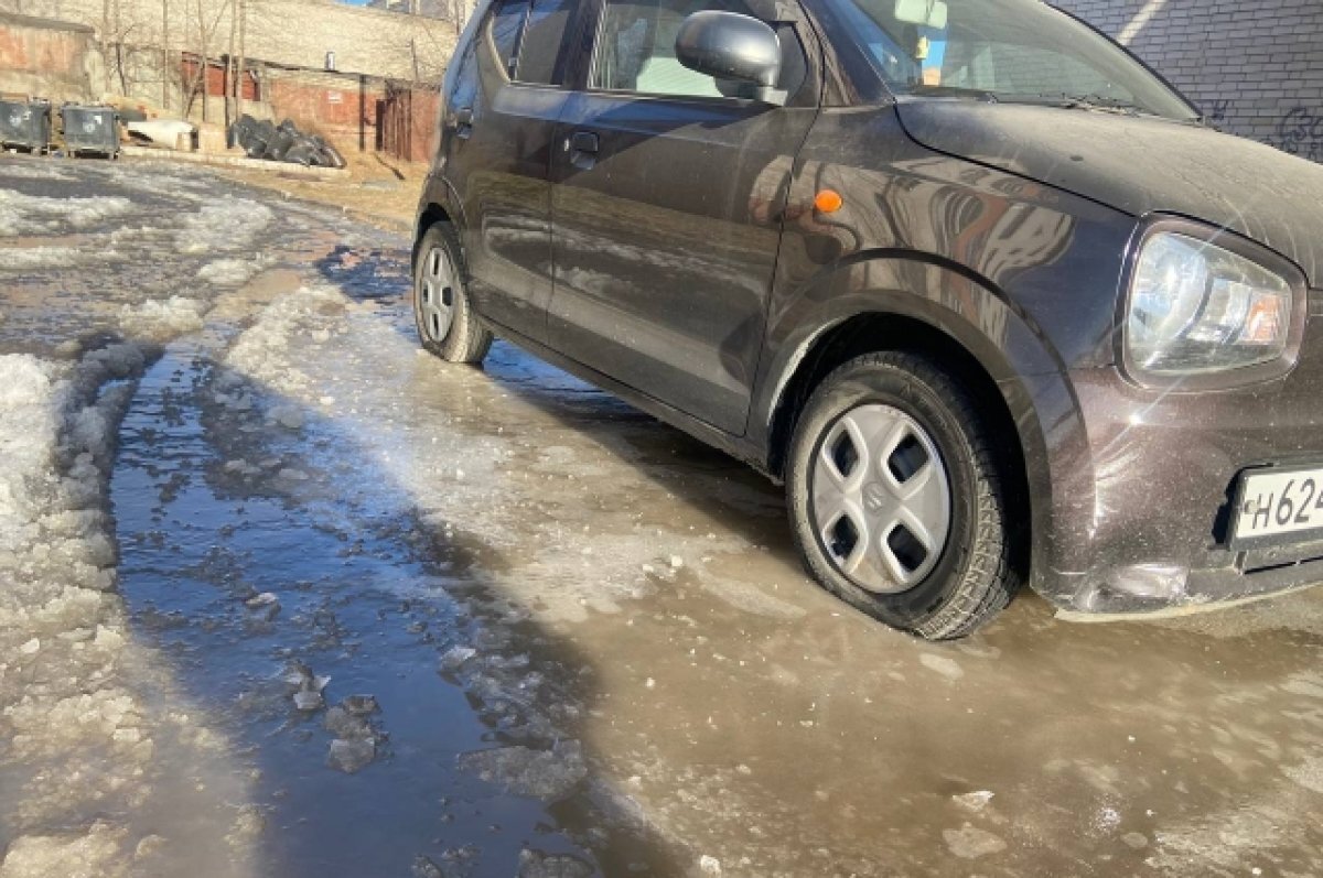    Вода залила дворы в мкр Батарейном в Чите из-за аварии на сетях Минобороны
