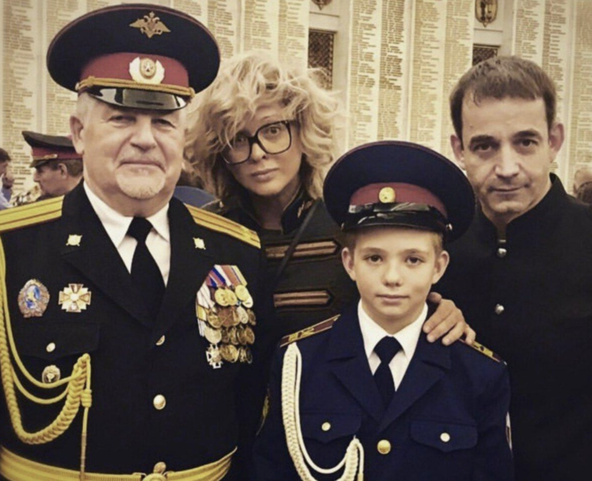 Певцов сколько ему лет