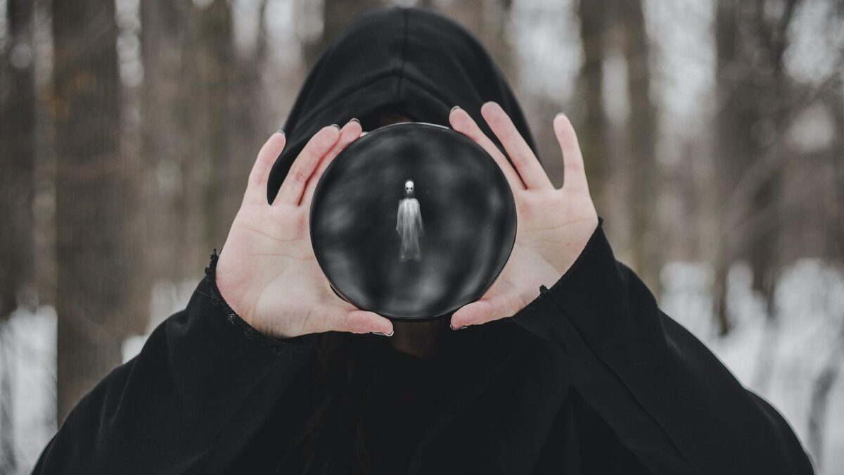    Эзотерик рассказал, опасно ли спать напротив зеркал© Unsplash / petr sidorov