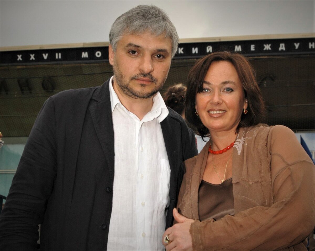 Ларису Гузеева называют главной свахой страны. И неудивительно – она уже столько лет ведет программу "Давай поженимся" и помогает людям обрести свое счастье.-6