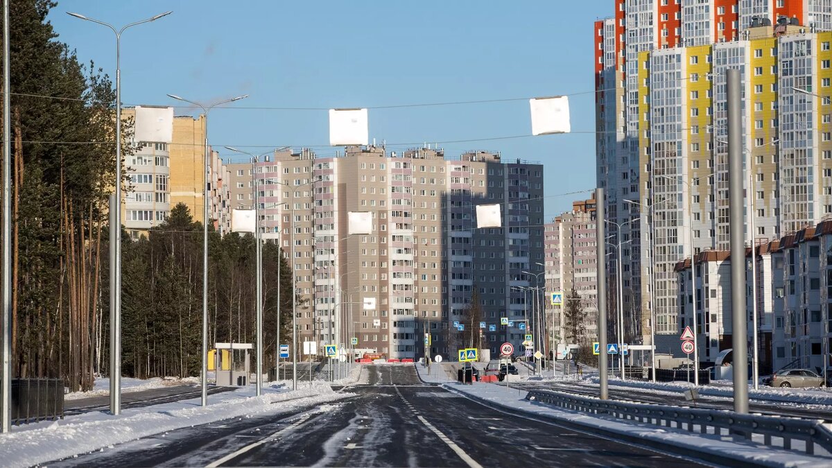     Новый участок улицы Усольцева в Сургуте — от Есенина до Тюменского тракта — откроют 1 декабря. Благодаря новой дороги въезд в город разгрузят.