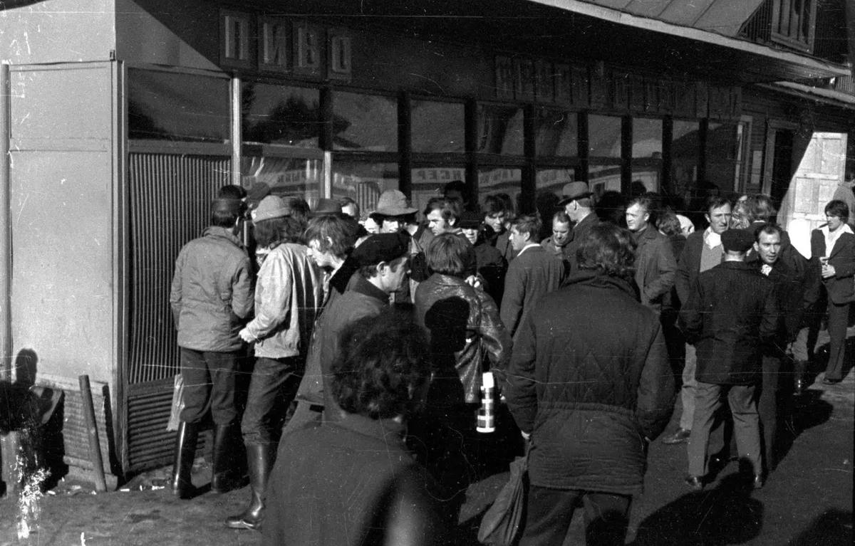 Пивной ларек. Пивной ларек одесса ссср. Ссср пивной ларек ларек. Ларьки 90е тула. Пивной ларек.