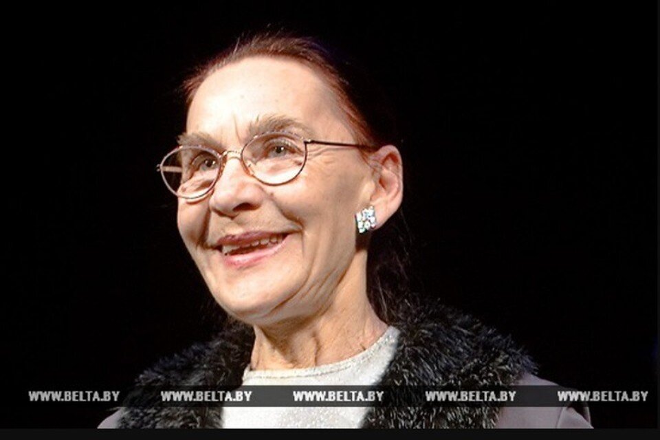    Лукашенко поздравил народную артистку Беларуси Зинаиду Зубкову с днем рождения. Фото: архив БелТА.