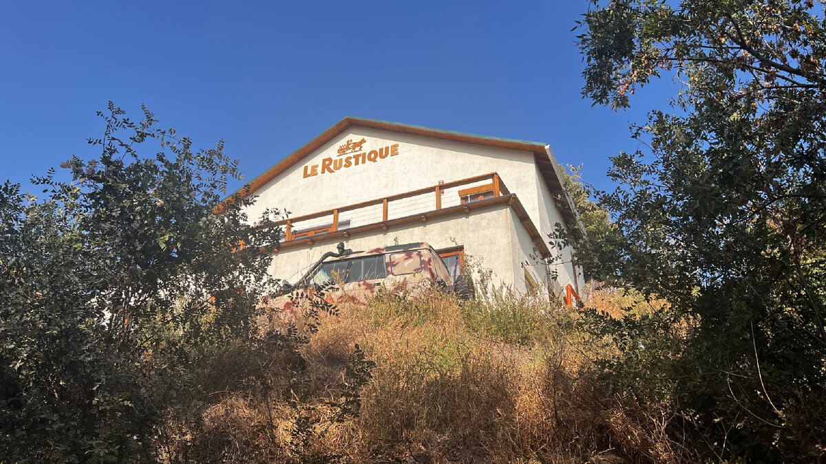 Я не говорю, что владелец этого нового дома в Малом Маяке  оформил его  с фантазией  только потому, что прочитал мои статьи, но то, что мысли - материальны и он уловил их -  я в этом уверен. 