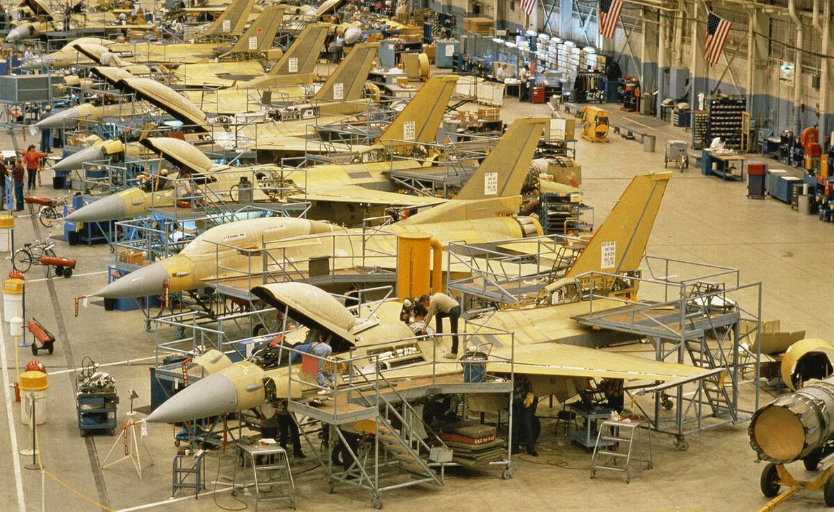 Авиазавод Локхид Мартин по производству F-16.