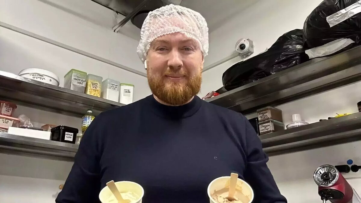     Кондитера и бывшего возлюбленного Анастасии Волочковой Дмитрия Дюрана вновь обвинили в мошенничестве. На этот раз заявления на него написали фермер из Орловской области и ученый из Башкортостана. Об этом пишет Telegram-канал SHOT.