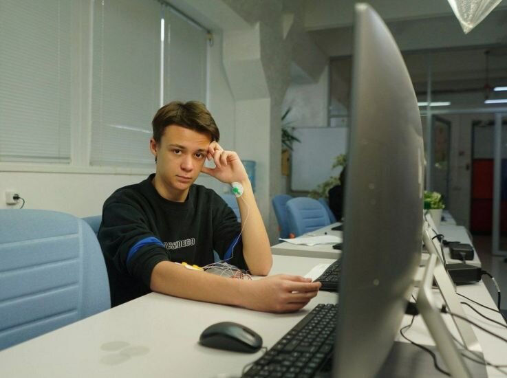    Астраханский школьник создал уникальный прибор для борьбы с нервными тиками