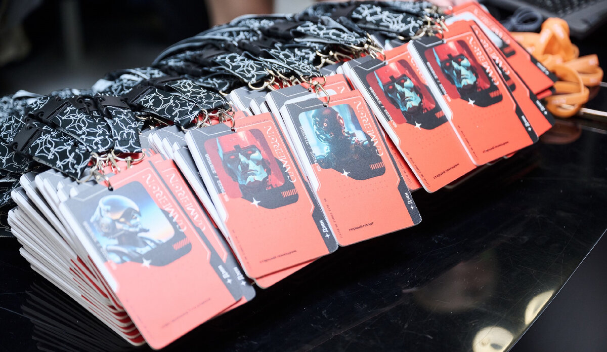 Скоро для таких бейджей над понадобится отдельный ящик 