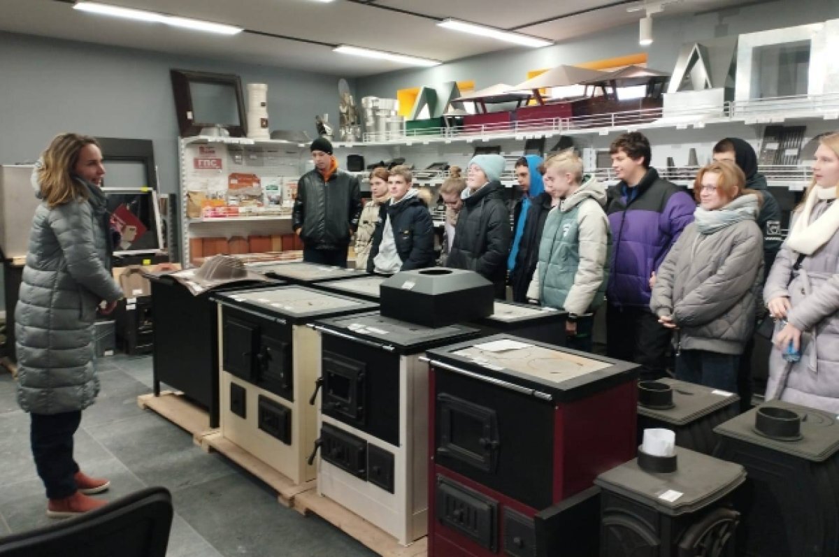    Ученикам из посёлка Харлу показали, как строить печи