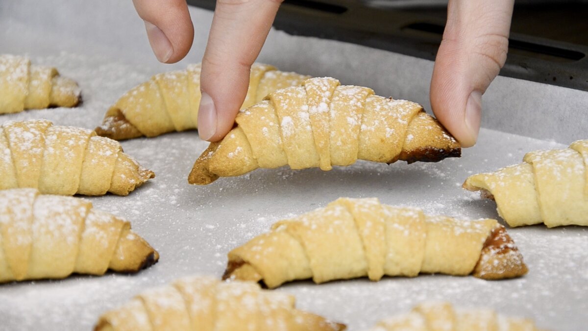 Беру Полстакана Сметаны и получаю Полкилограмма Рогаликов! Вкусные  хрустящие рогалики с повидлом! | А давай приготовим? | Дзен