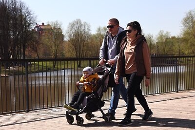    Губернатор Подмосковья Андрей Воробьев посетил благоустроенную набережной р. Теребенка в Чехове © Антон Чернов, «Подмосковье Сегодня»