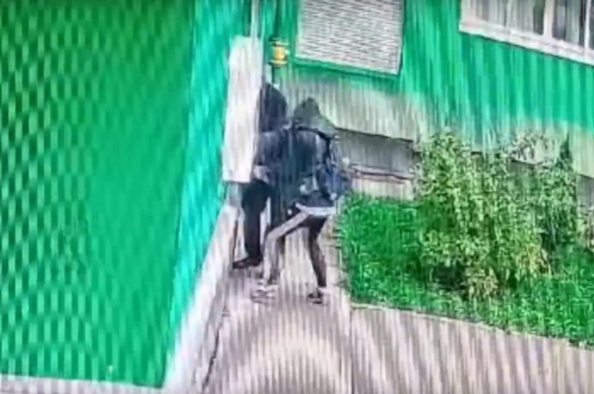    Двое мужчин обворовали автоматы по продаже питьевой воды