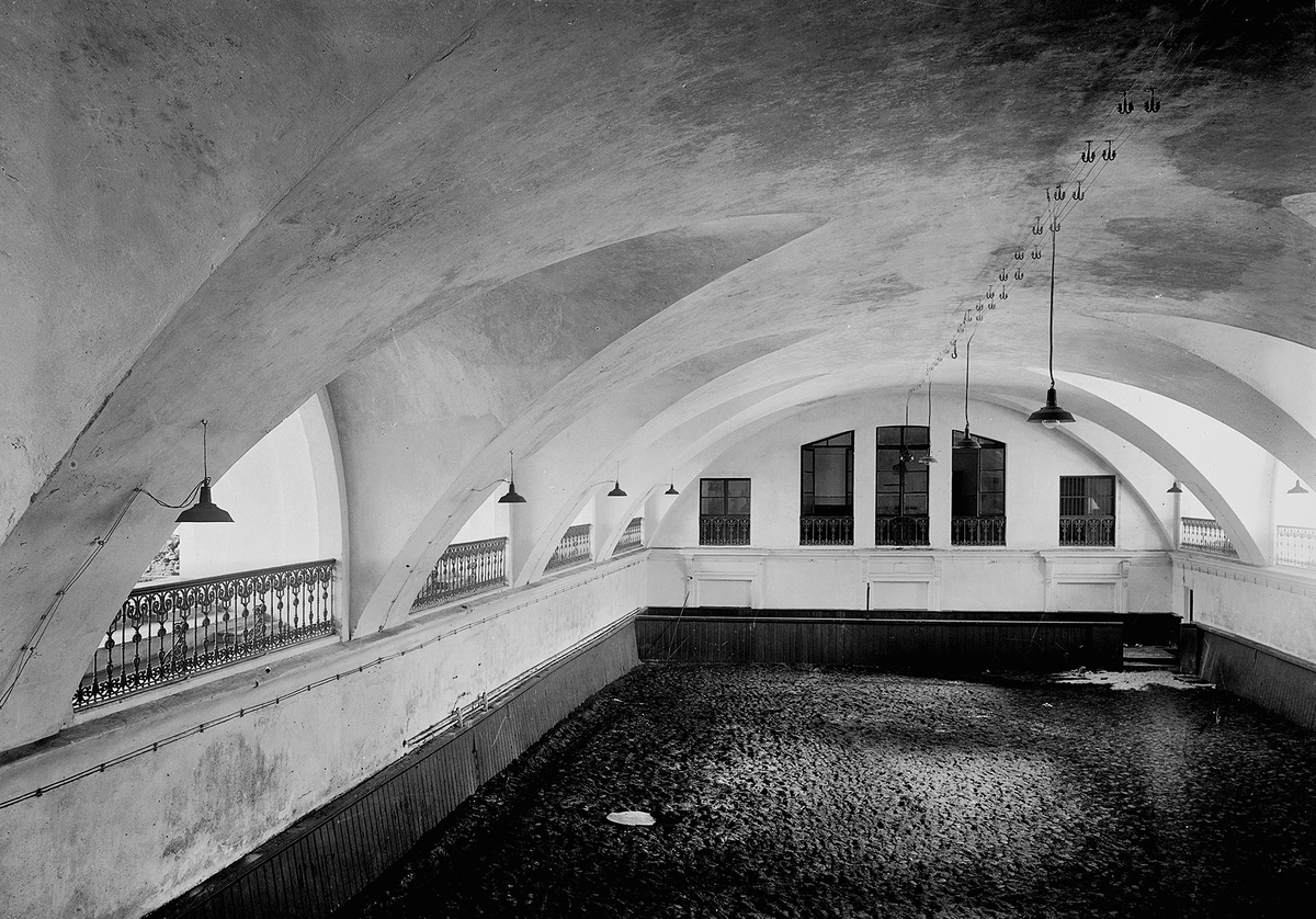 Общий вид Манежа до реконструкции. Негатив на стекле. 1938. Государственный Эрмитаж.