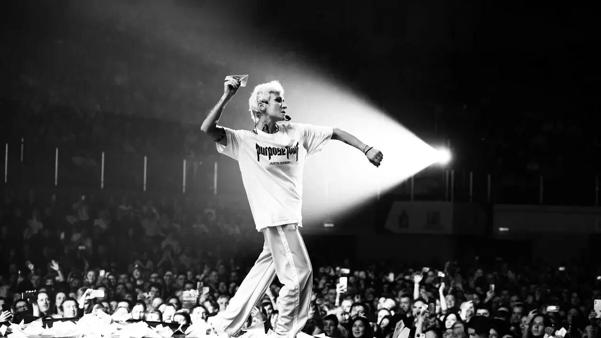     Менеджер Дианы Арбениной подтвердил концерт исполнительницы в Красноярске — он должен состояться 26 ноября, как и запланировано. Ранее выступление отменили в республике Марий Эл, а в Красноярске его требовал запретить депутат горсовета Вячеслав Дюков, ссылаясь на «антироссийскую позицию» певицы.