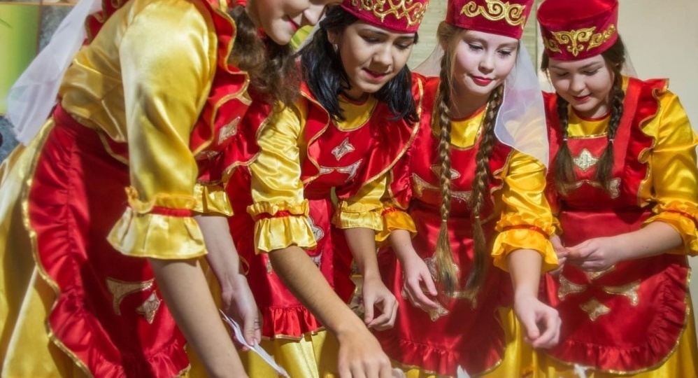 Каз өмәсе отмечаем, смеемся, создаем шәжәрә, идем на танцы и концерты и другие идеи ноября