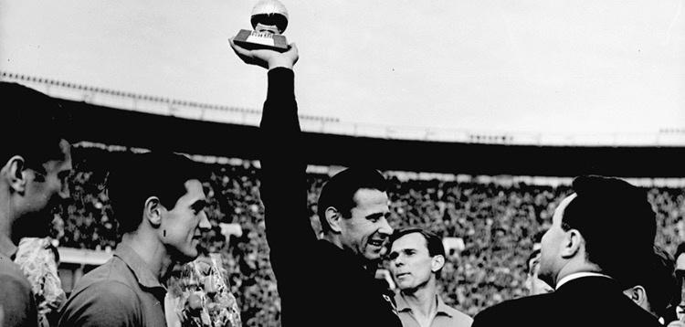 Лев Яшин с золотым мячом