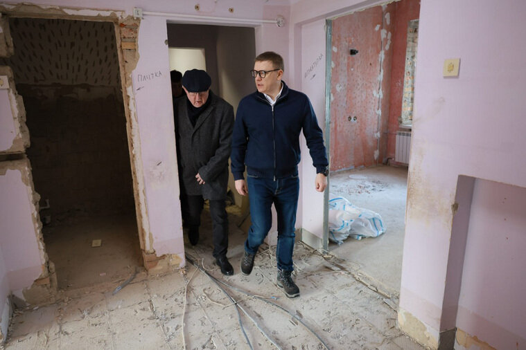    Состояние амбулатории в Травниках губернатора не устроило: объект должен был быть сдан еще в сентябре