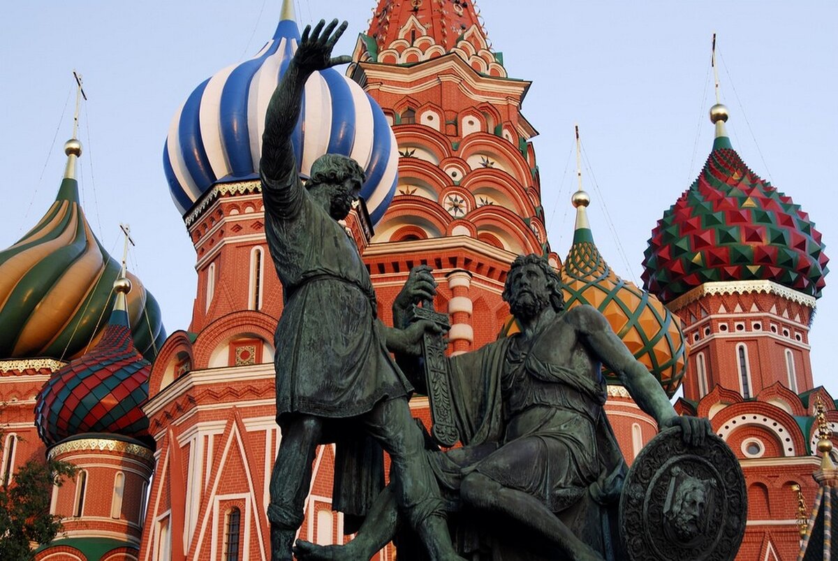    Президент России Владимир Путин поздравил курян с Днём народного единства