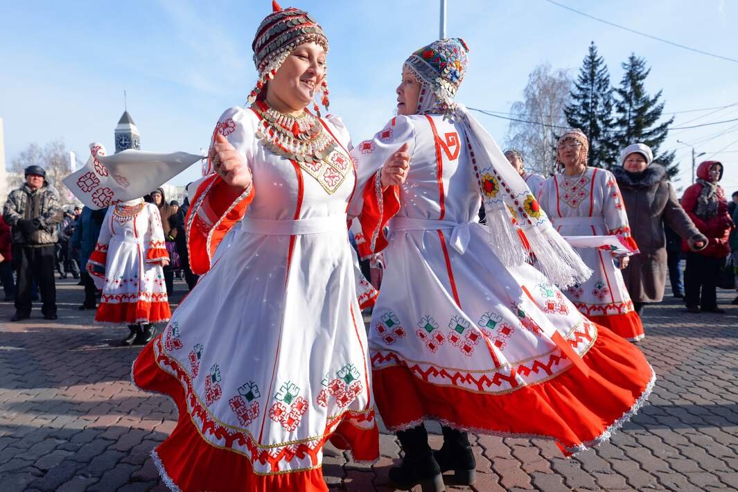 Праздник в ноябре 4. День народного единства Крым. Празднование днясогасия в России. День народного единства костюмы. День единства в национальных костюмах.