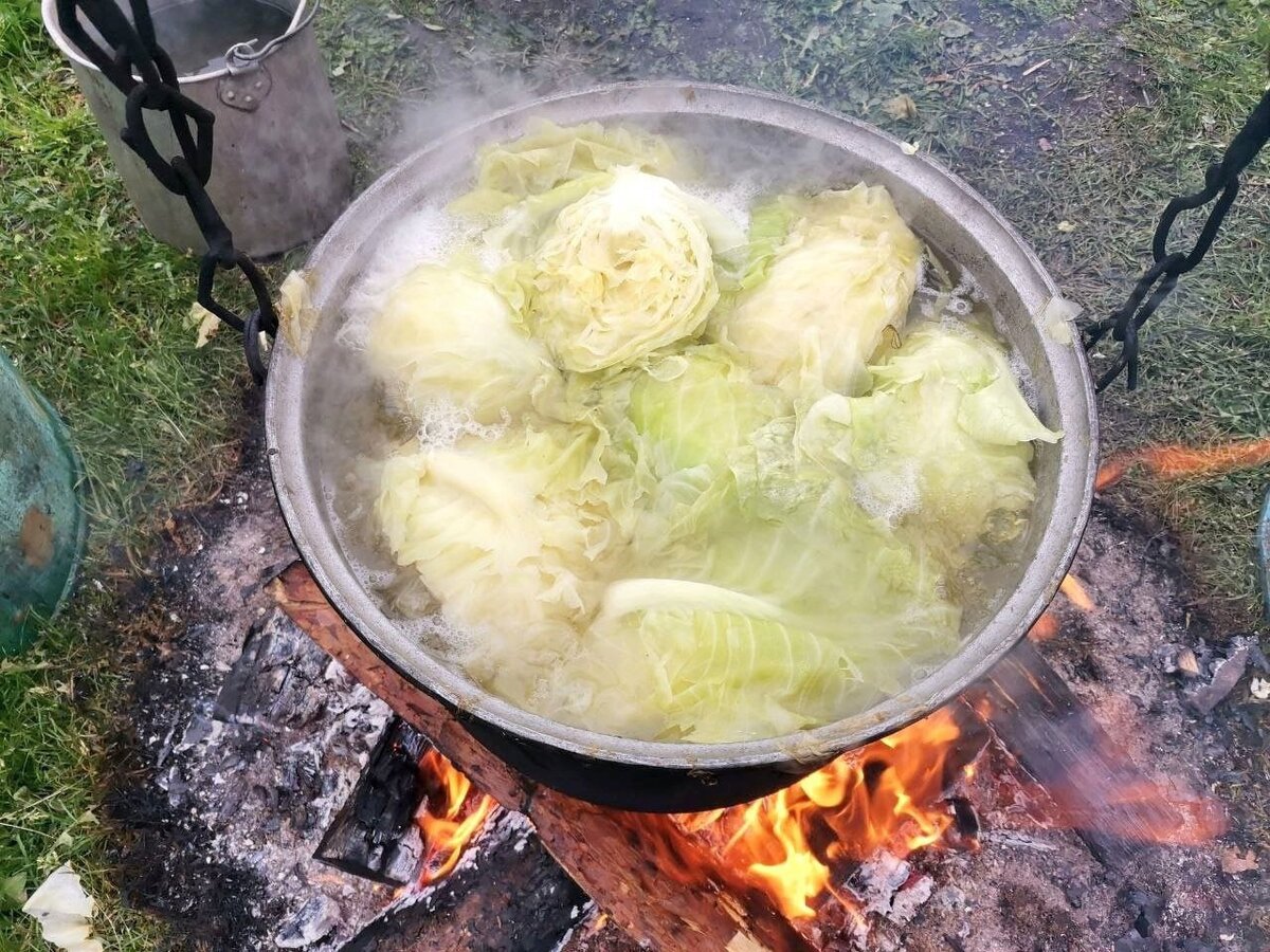 Салат по коми-пермяцки из квашеной капусты с мясом