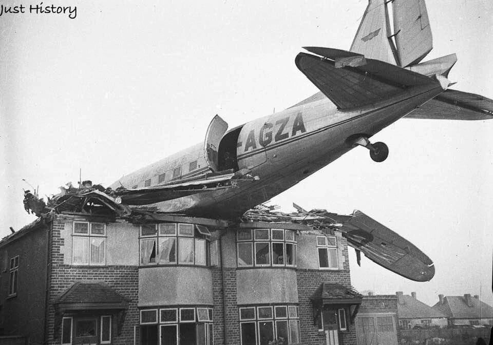 Как самолёт приземлился на крышу дома | Cat_Cat | Дзен