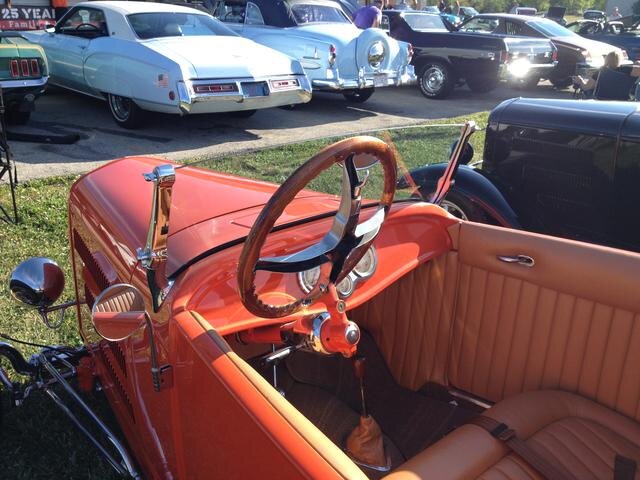 Откидное рулевое колесо.