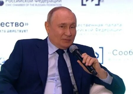    Путин поздравил граждан с Днём народного единства и сравнил ордынцев с западными завоевателями