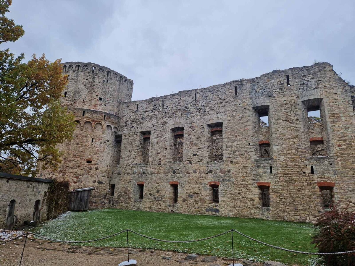 Руины старого замка