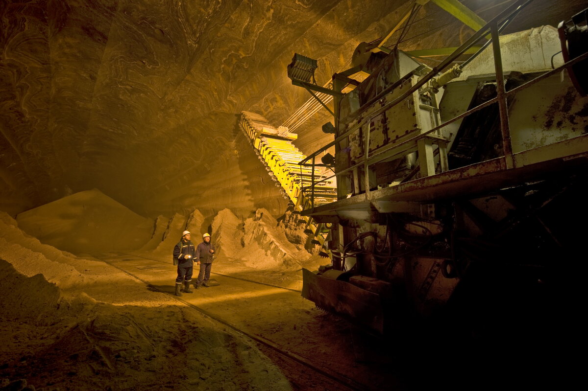 ШАХТА - МЕСТО ОПАСНОЕ, ЗДЕСЬ ТЯЖЕЛО ТРУДЯТСЯ, ПОЭТОМУ ГНЕВ РАБОТНИКОВ ЛЕГКО ПОНЯТЬ. ФОТО: KONSTANTIN KOKOSHKIN/RUSSIAN LOOK/GLOBALLOOKPRESS