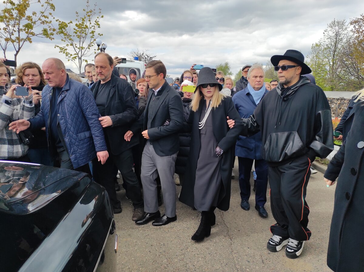 ПУГАЧЁВА ПРИЕЗЖАЛА В ТОМ ЧИСЛЕ НА ПОХОРОНЫ ДРУГА - ВАЛЕНТИНА ЮДАШКИНА. ФОТО: KOMSOMOLSKAYA PRAVDA/GLOBAL LOOK PRESS