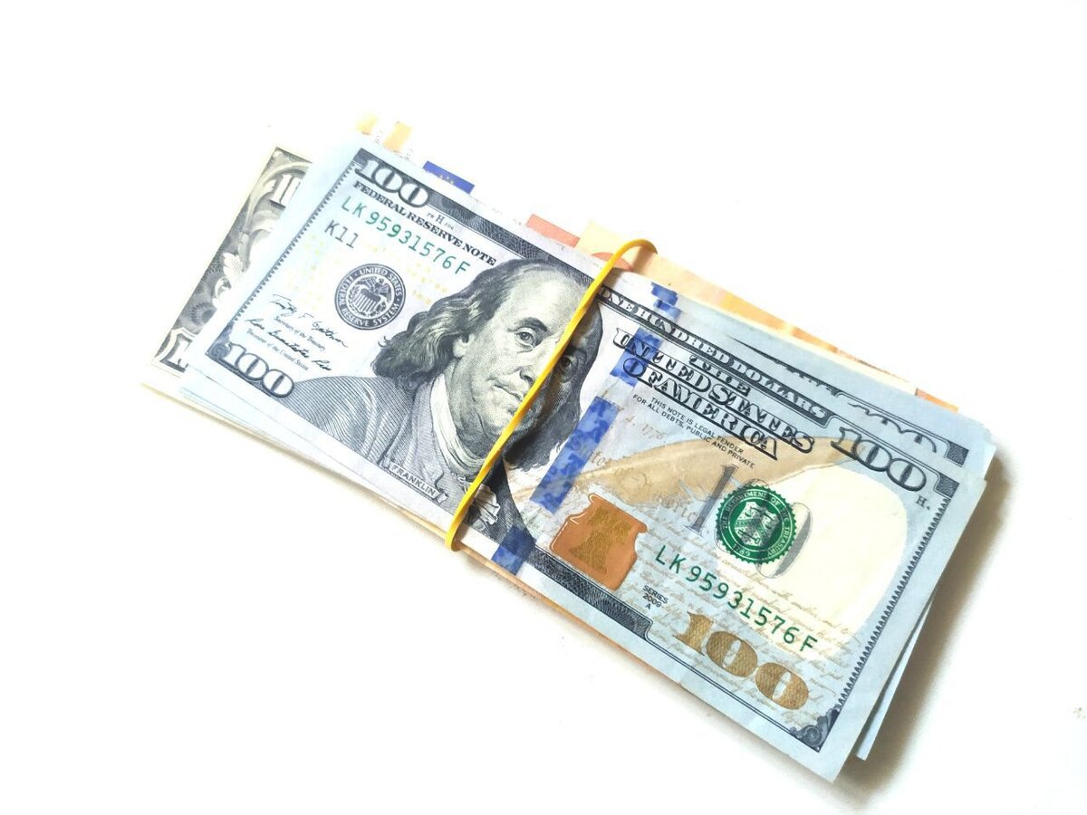 Как поступить с найденными деньгами, особенно если сумма крупная? Ответ на него знает только... наша совесть