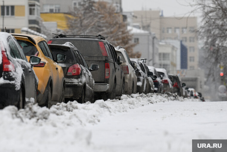    В Новом Уренгое негде парковать автомобили во дворах