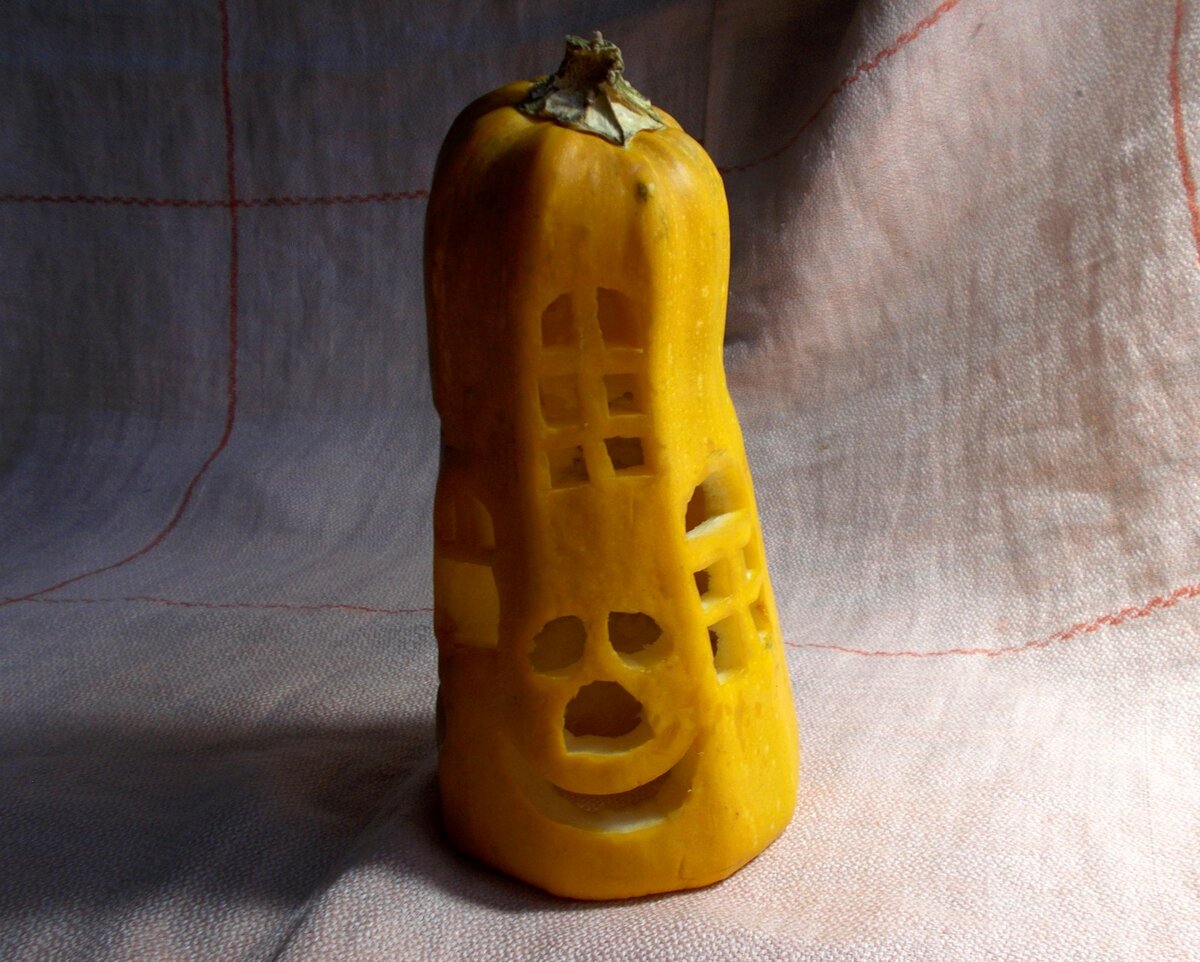 Кабачок-домик, пока без свечки.