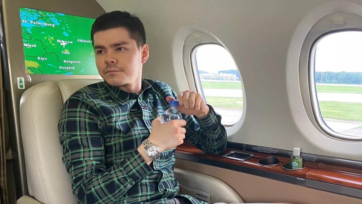     По делу о мошенничестве, по которому проходит блогер и бизнесмен Аяз Шабутдинов, задержали еще одного человека. Об этом пишет Telegram-канал SHOT.